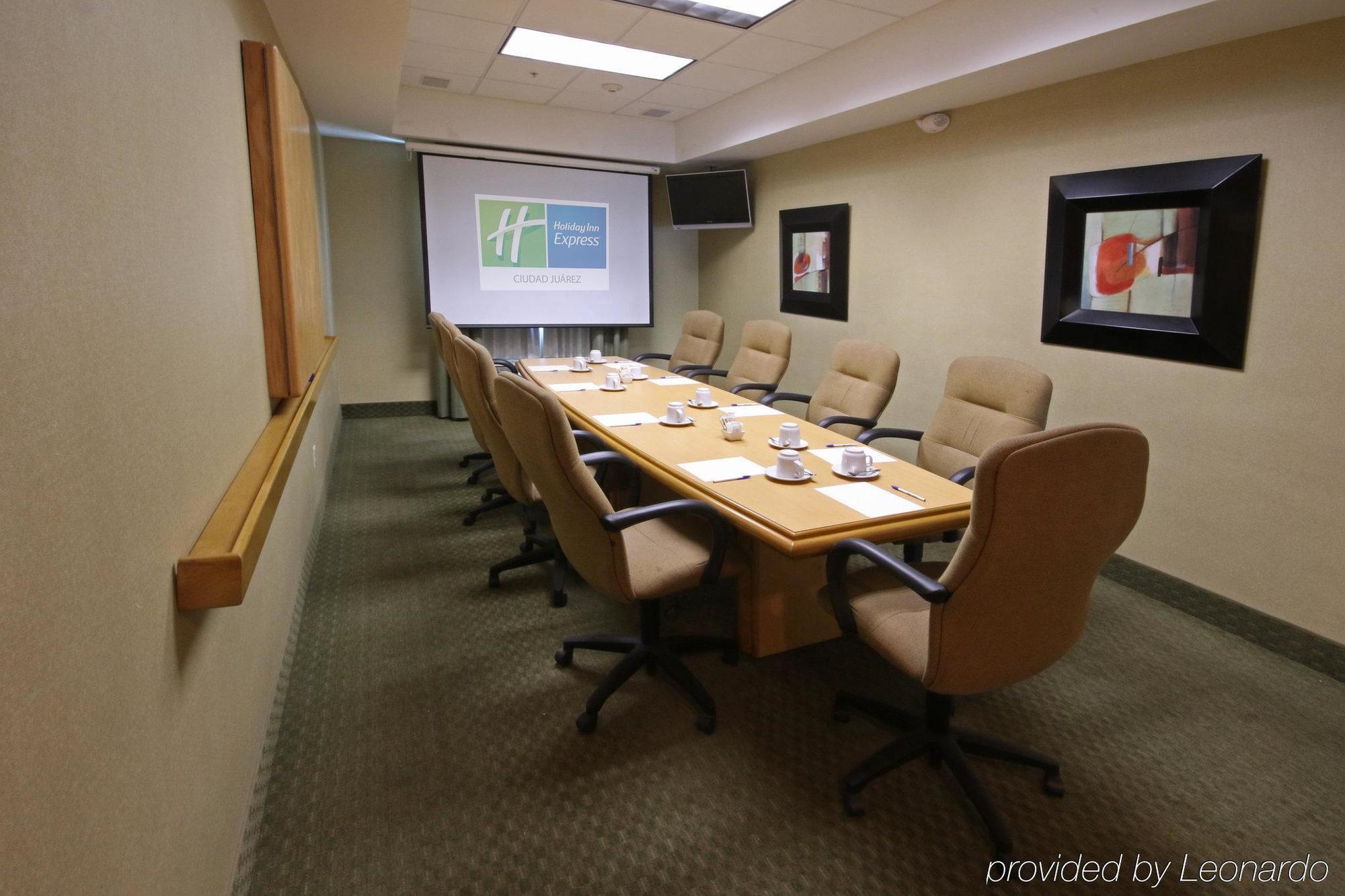 Istay Hotel Ciudad Juarez Luaran gambar A typical boardroom