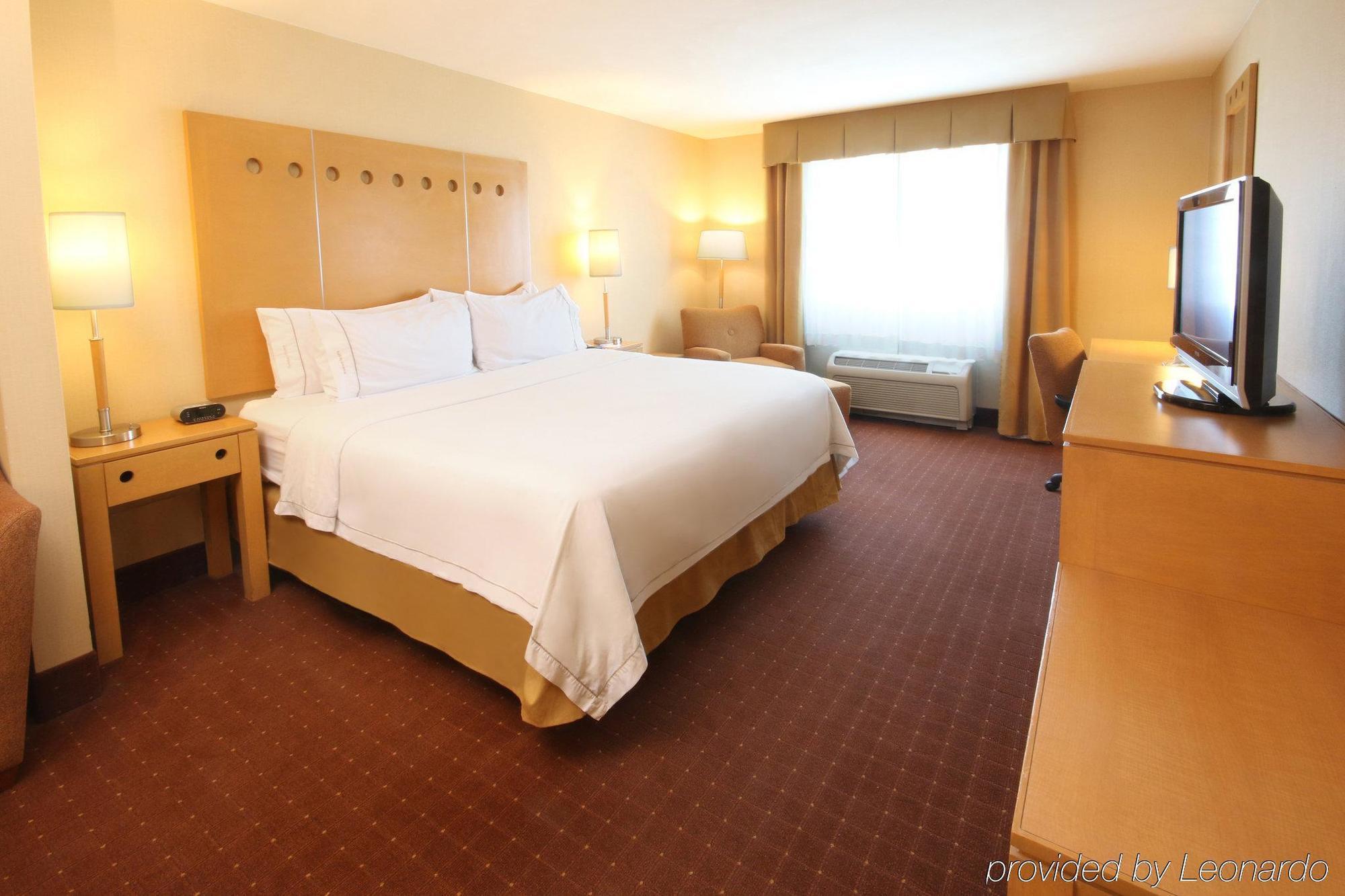 Istay Hotel Ciudad Juarez Luaran gambar A typical guest room at the Hilton Garden Inn