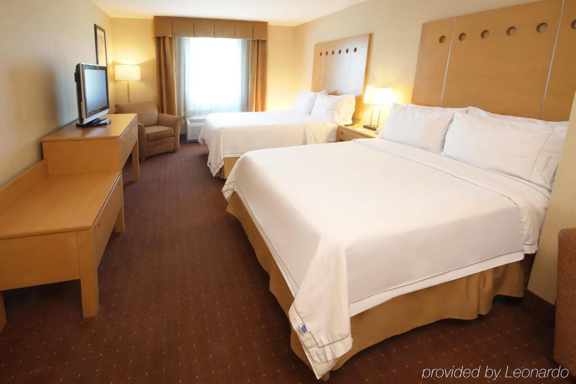 Istay Hotel Ciudad Juarez Luaran gambar A typical guest room at the Hilton Garden Inn