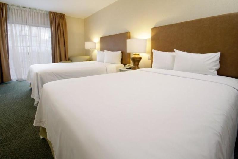 Istay Hotel Ciudad Juarez Luaran gambar A typical guest room at the Hilton Garden Inn