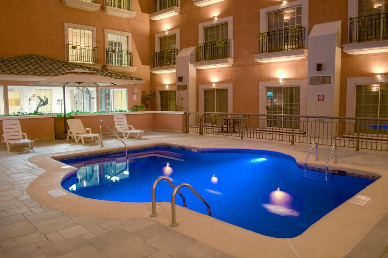 Istay Hotel Ciudad Juarez Luaran gambar Hotel's pool